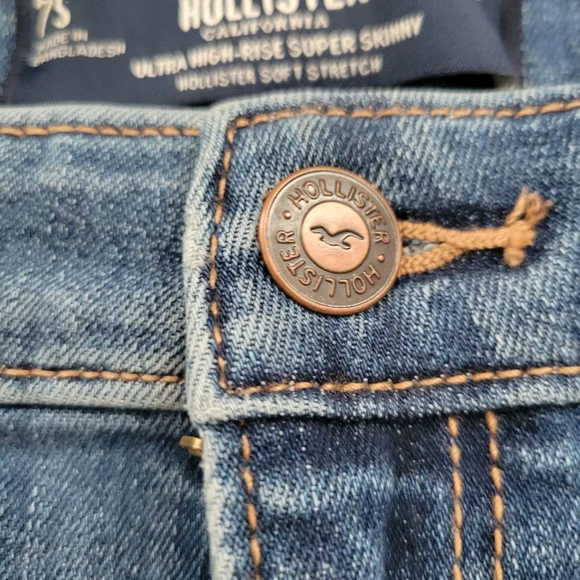 Hollister ultra high rise distress jean - Picture 3 of 8